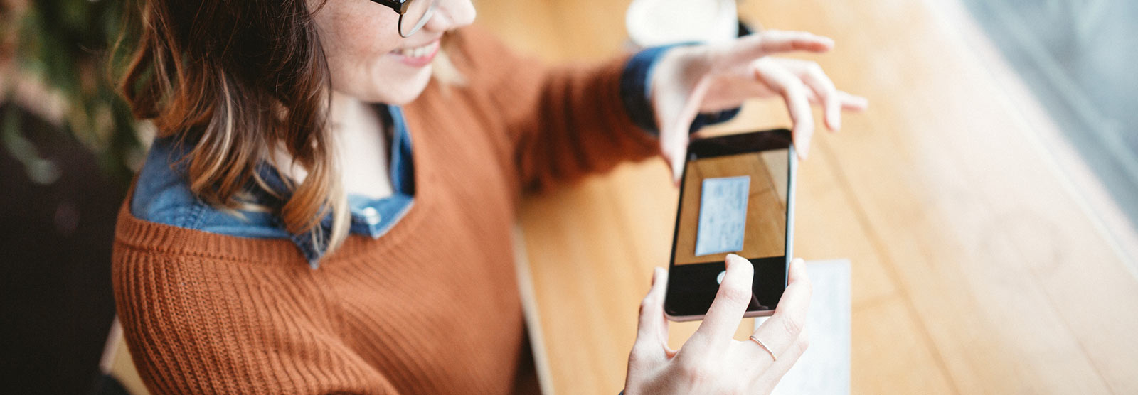 Lady using her smartphone to make a mobile deposit